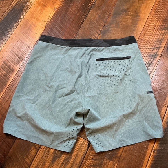 Vuori Cruise Boardshorts Green Heather Men’s Size 34 - Picture 2 of 12